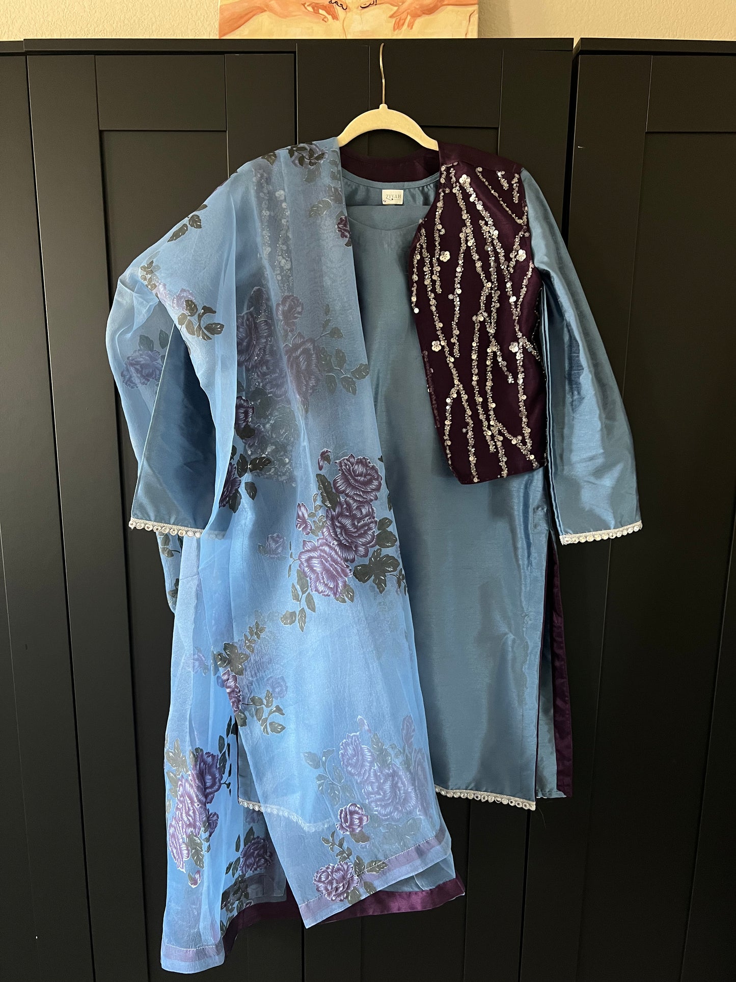 MEDIUM 4 Piece Vest Suit