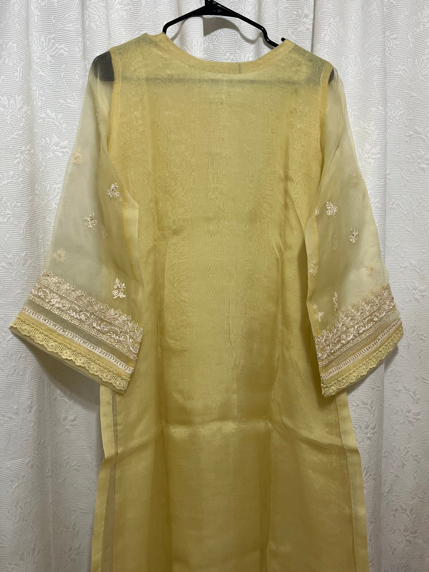 Agah Noor chiffon shirt with dupatta